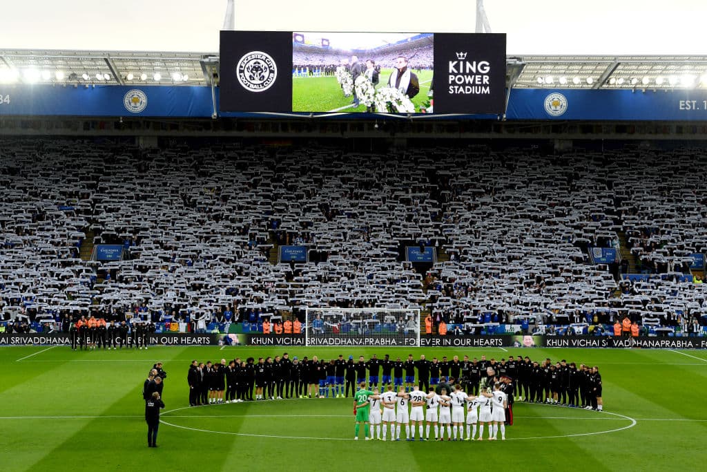 En el King Power Stadium se jugó el primer partido después de la tragedia aérea del pasado 27 de octubre que dejó cuatro fallecidos, incluido al presidente del Leicester City Vichai Srivaddhanaprabha.