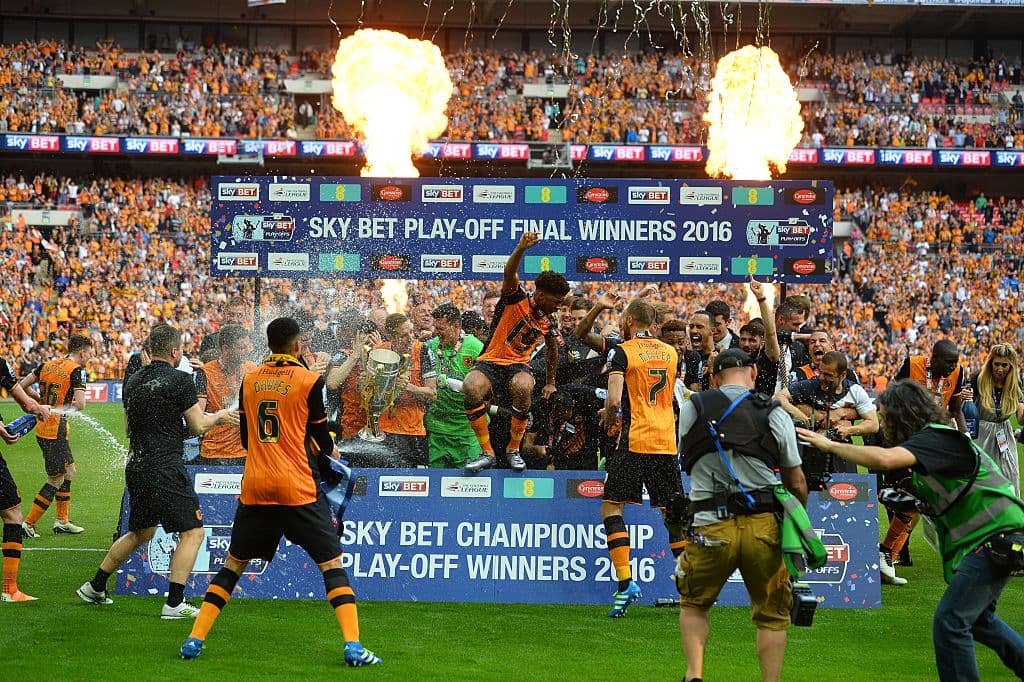 El Hul, City celebra el triunfo que los regrese a la Premier League.