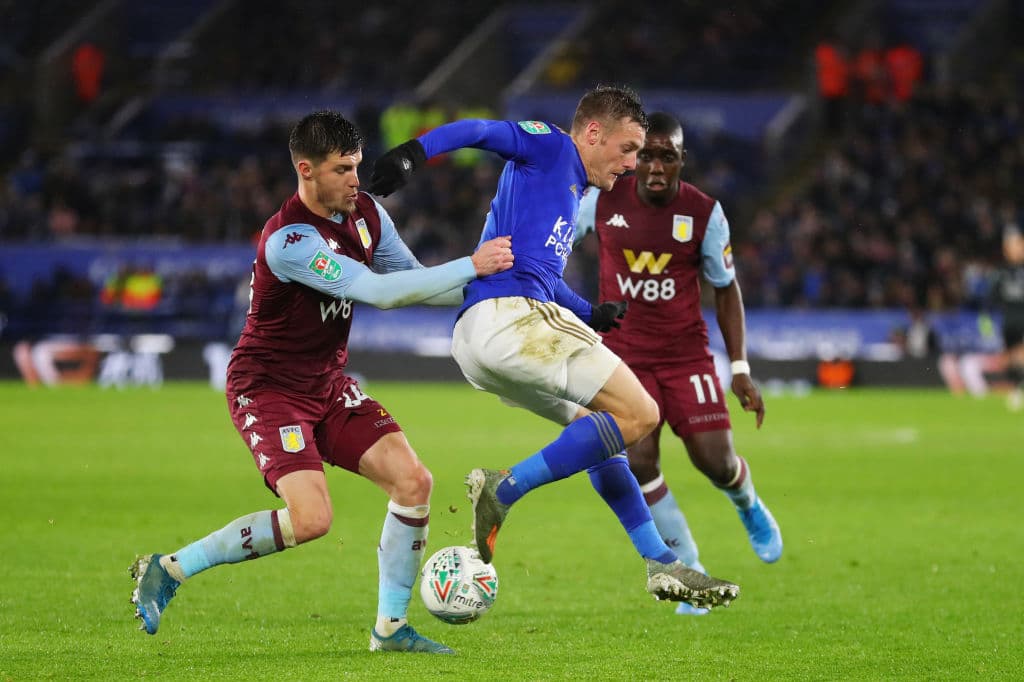El Leicester City empata 1-1 con el Aston Villa; Guilbert abrió el marcador para la visita, Iheanacho igualó la ida de la semifinal de la Carabao Cup.