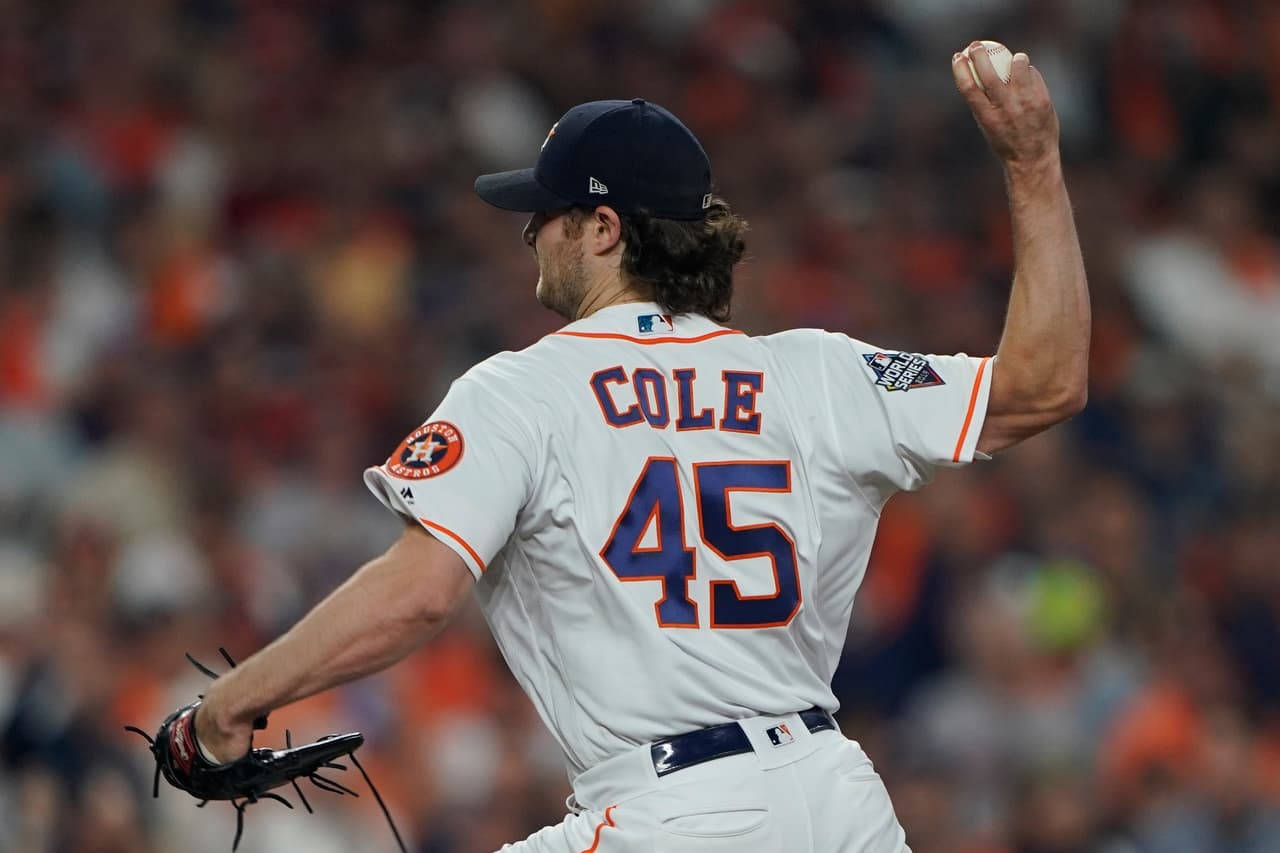 Los Houston Astros caen en el primer juego de la Serie Mundial 5-4 en el Minute Maid Park.