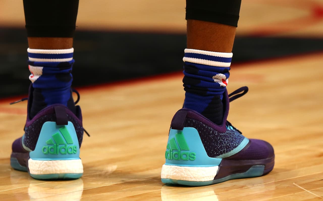 James Harden además tiene un contrato millonario con una marca deportiva que lo ubica entre los mejor pagados de NBA.