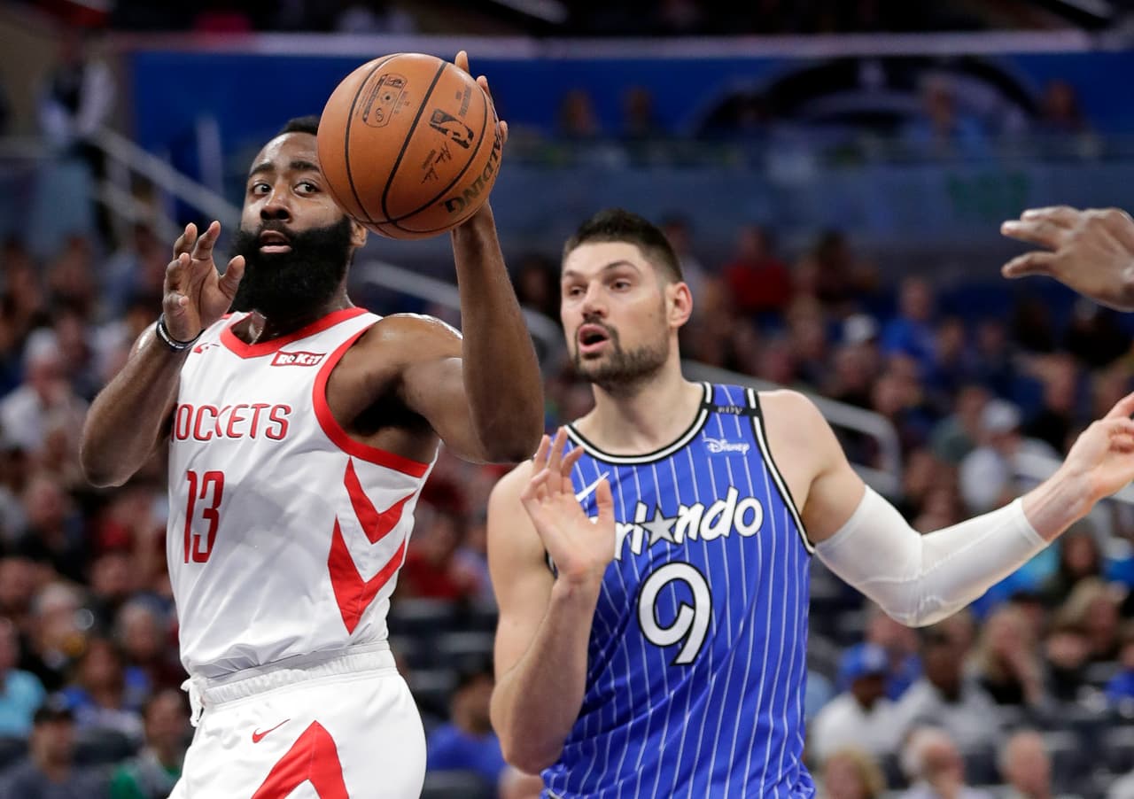 Esos son números sobresalientes que lo ponen en una lista no solamente con Kobe Bryant sino con otros inmortales del básquetbol como Tracy McGrady o Moses Malone.