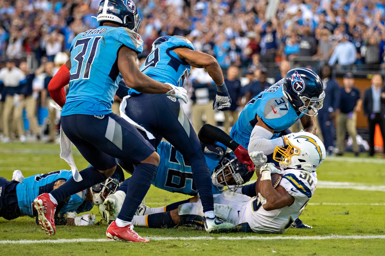 Dramático y emocionante juego entre Chargers y Titans que se definió en la última jugada con una gran reacción defensiva de Tennessee para ganar el partido.