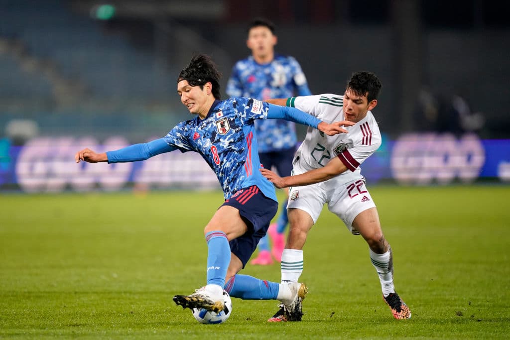Japón ve la derrota ante México 0-2 en partido amistoso. El equipo mexicano se levantó en la segunda mitad y anotó el par de goles. El primer tanto cayó al minuto 63 por parte de Raúl Jiménez y, minutos después, el 'Chucky' Lozano descontaba el segundo gol para la escuadra tricolor.
