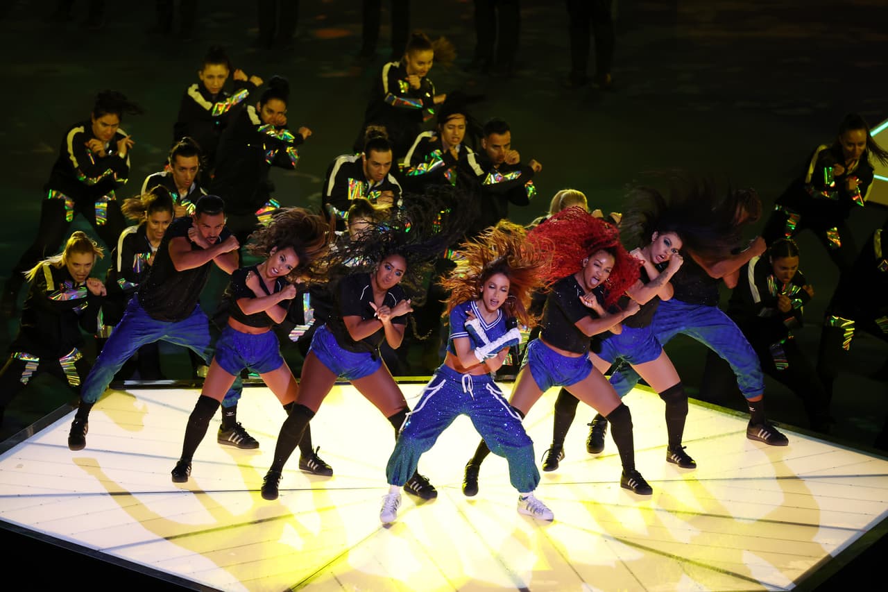 El show previo al inicio de la Final de la UEFA Champions League fue espectacular, la afición también da color al encuentro en Estambul.