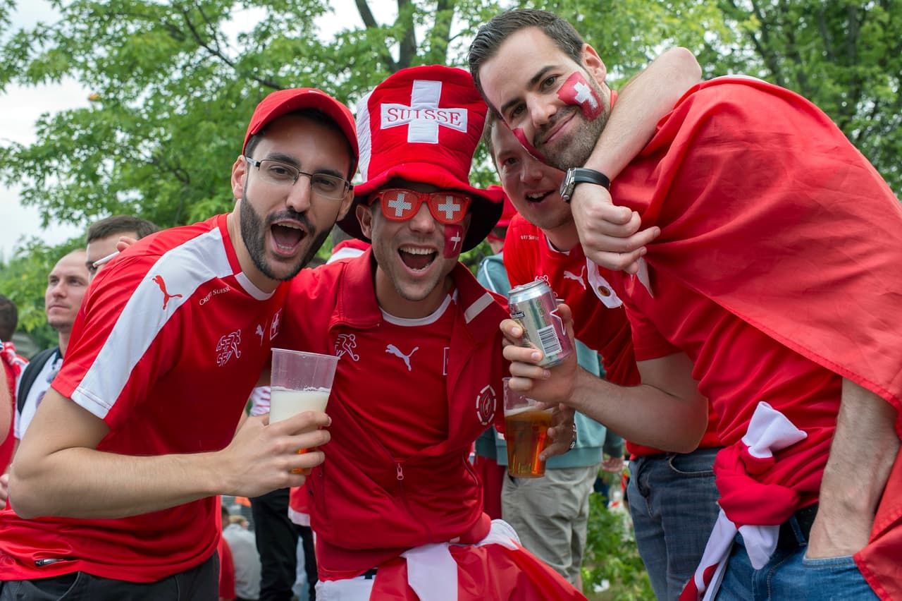 Los fans disfrutando de la fiesta del fútbol.