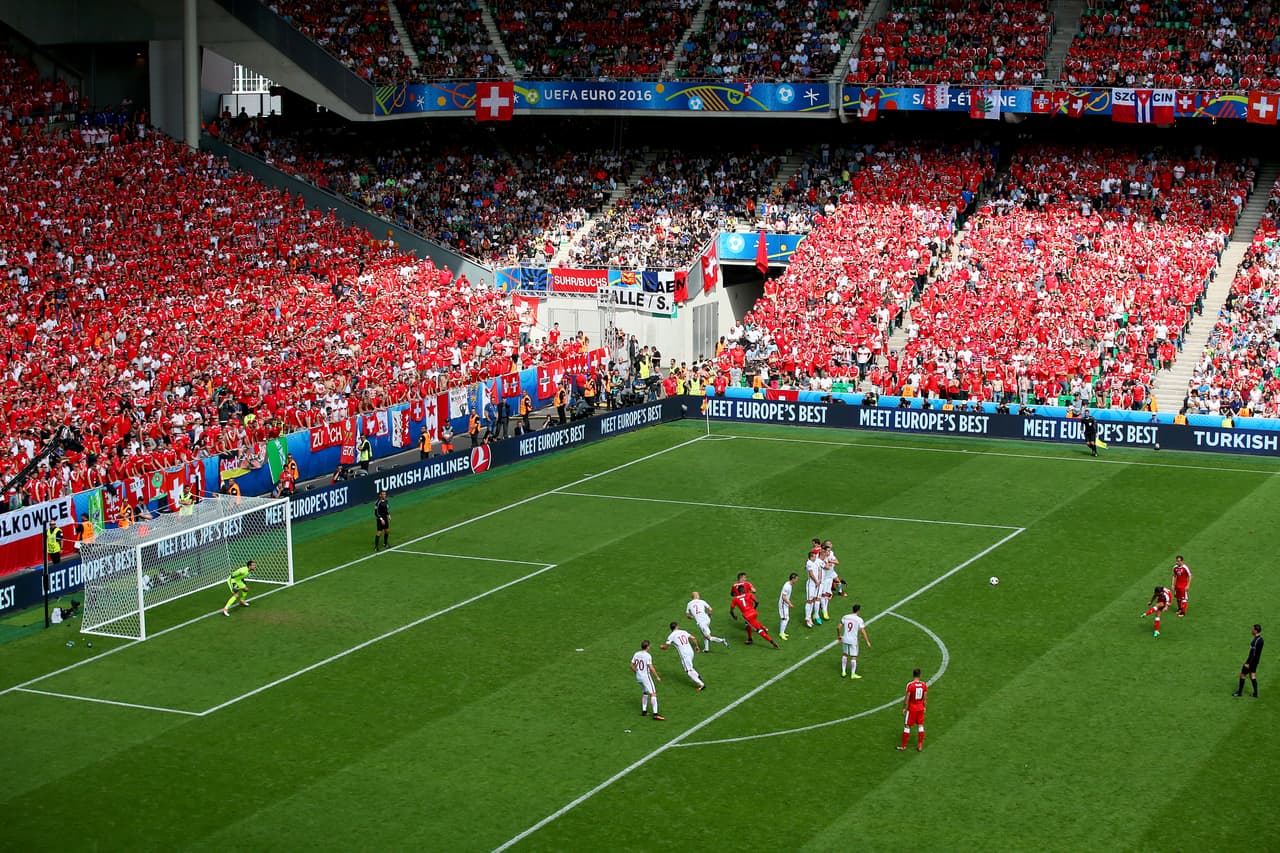 Sin embargo Suiza se quedó en la raya al perder en penales ante Polonia.