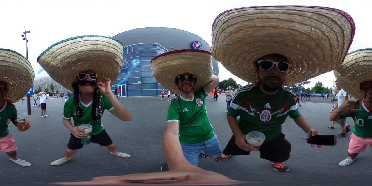Aficionados de México presentes en la Eurocopa.