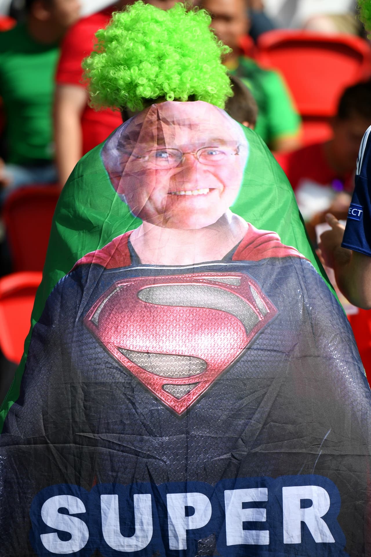Llegando al estadio en París.