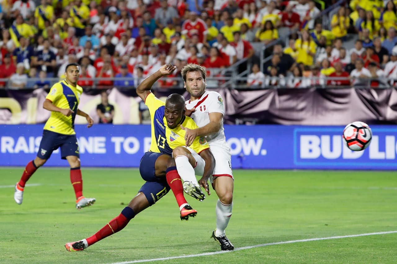 Ecuatorianos y peruanos igualaron 2-2 en su segundo partido de la Copa.