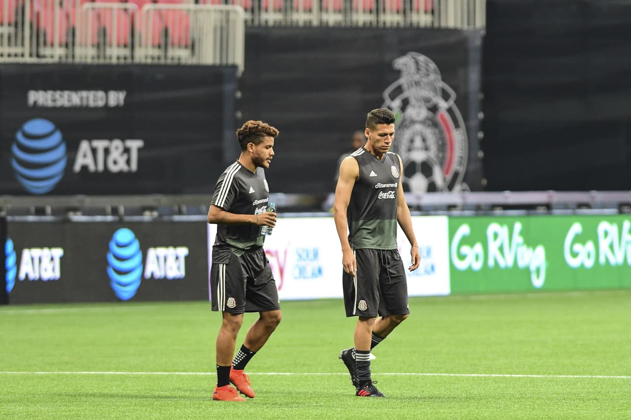 La Selección Mexicana de Fútbol se 'mojó los pies' en la fastuosa casa de los Atlanta Falcons y del Atlanta United, el Mercedes-Benz Stadium, donde jugará este miércoles ante su similar de Venezuela, un partido que sirve a ambos escuadrones de cara a sus compromisos del verano, como la Copa Oro y la Copa América, respectivamente. Así se entrenaron los jugadores del Tri bajo las órdenes de Gerardo 'Tata' Martino en Atlanta esta tarde de martes.