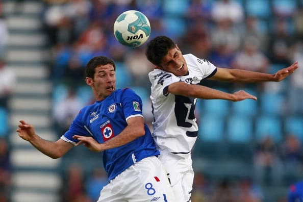Israel Castro: Debutó con los Pumas en 2002 y jugó hasta 2011. Alcanzó cinco títulos con ellos, Liga (bicameponato en 2004, Clausura 2009, Clausura 2011), Campeón de Campeones en 2004 y Copa MX con Cruz Azul (2013),