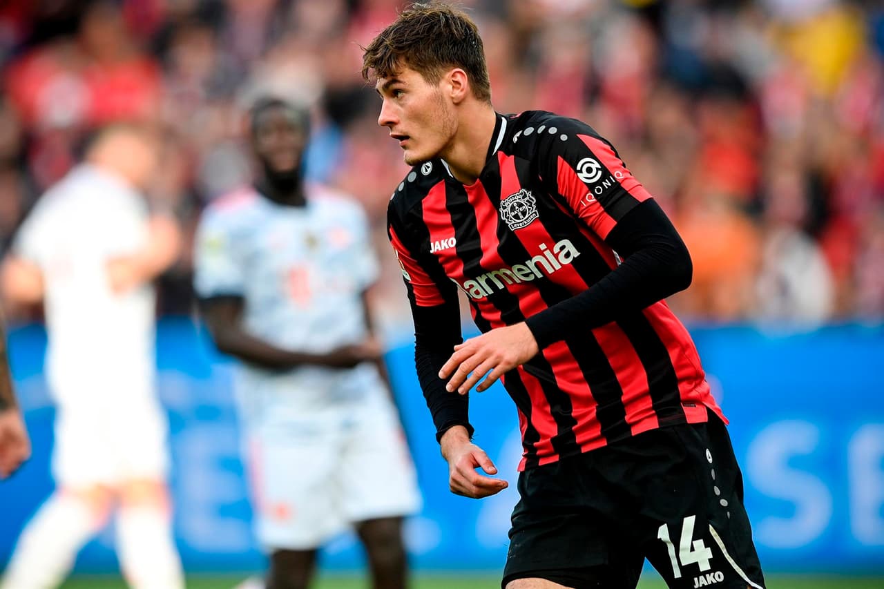 Bayern Munich se impone con goliza durante su visita al Bayer Leverkusen 5-1, durante la octava jornada de la Bundesliga. Robert Lewandowski abrió el marcador al 5' y al 30' ya le daba el triunfo a los bávaros, Müller y Gnabry hicieron lo propio y, en la primera mitad ya derrotaban al local. Fue al 55' cuando Patrik Schick sumó uno.