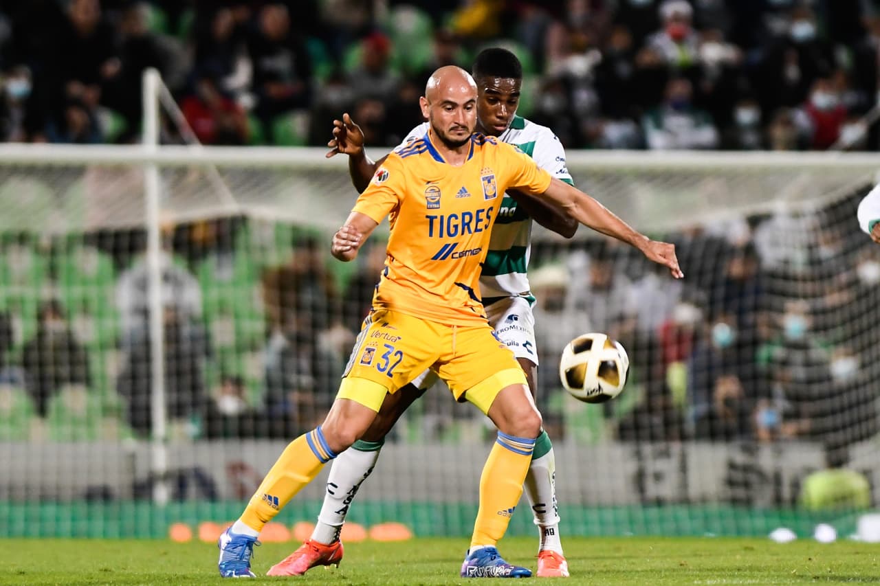 Diego Valdés y el 'Mudo' Aguirre son los hombres de la noche y le dan la victoria 2-1 a Santos sobre Tigres.