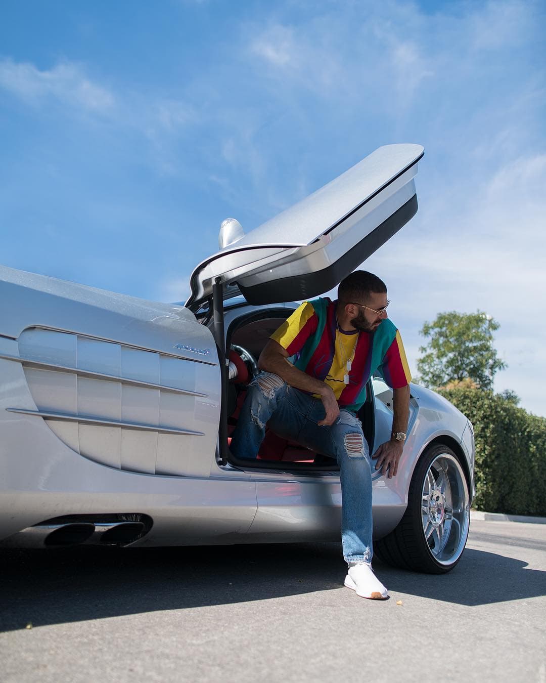 <h3 class="cms-H3-H3"><b>Mercedes-Benz SLR Mclaren</b></h3>
<br>
<br>El Mercedes-Benz SLR McLaren es el resultado de una colaboración entre el fabricante alemán y McLaren. Con un valor próximo a los 450,000 dólares, cuenta con un motor V8 supercargado con 584 caballos de fuerza.
<br>