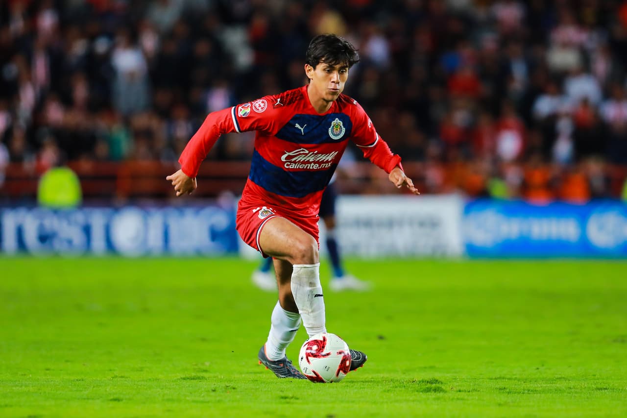 ¡Llegan los refuerzos! Macías apoya a Pizarro en pleito con Higuera