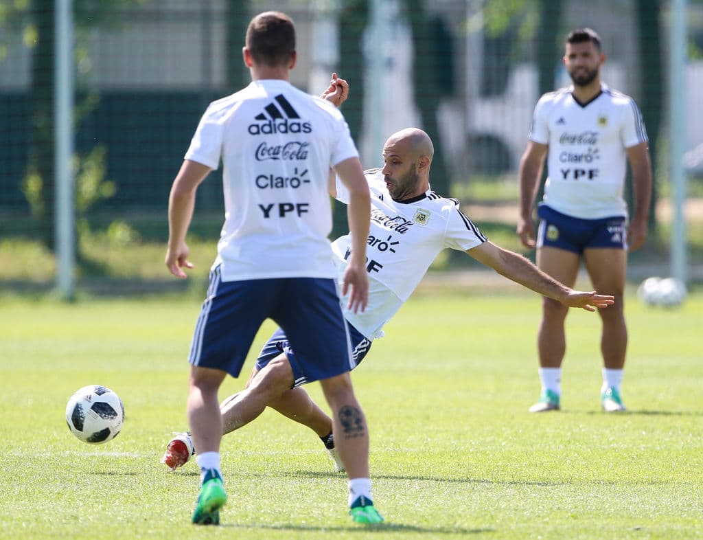 Uno que a pesar de estar entre los veteranos y tiene un sitio casi que fijo es Javier Mascherano, hombre de entrega en el medio campo y que podría vivir su último Mundial.