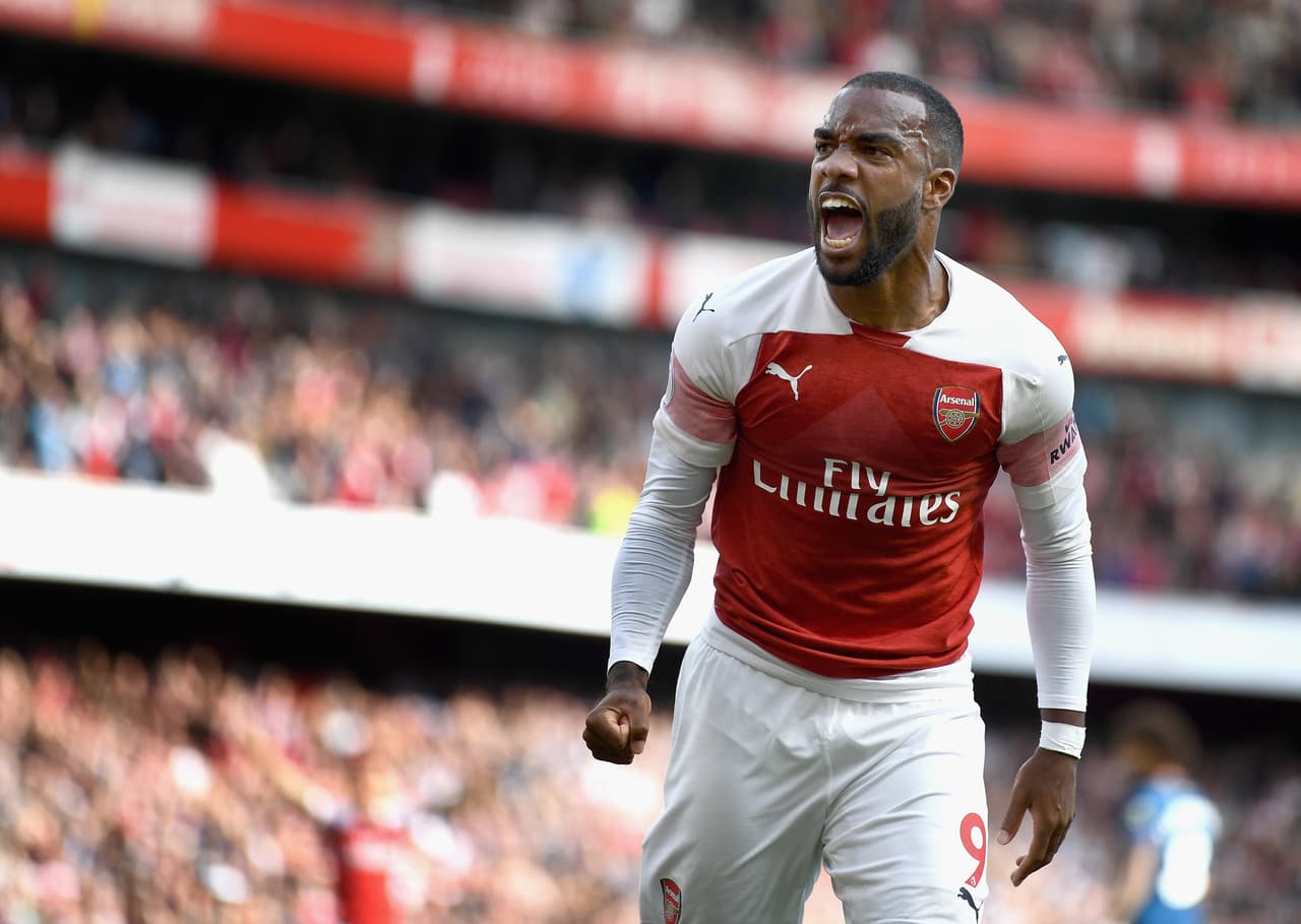 Ante la falta de minutos que tiene Alexandre Lacazette en el Arsenal lo tienen pensando una salida del club inglés en estos últimos días del mercado.
