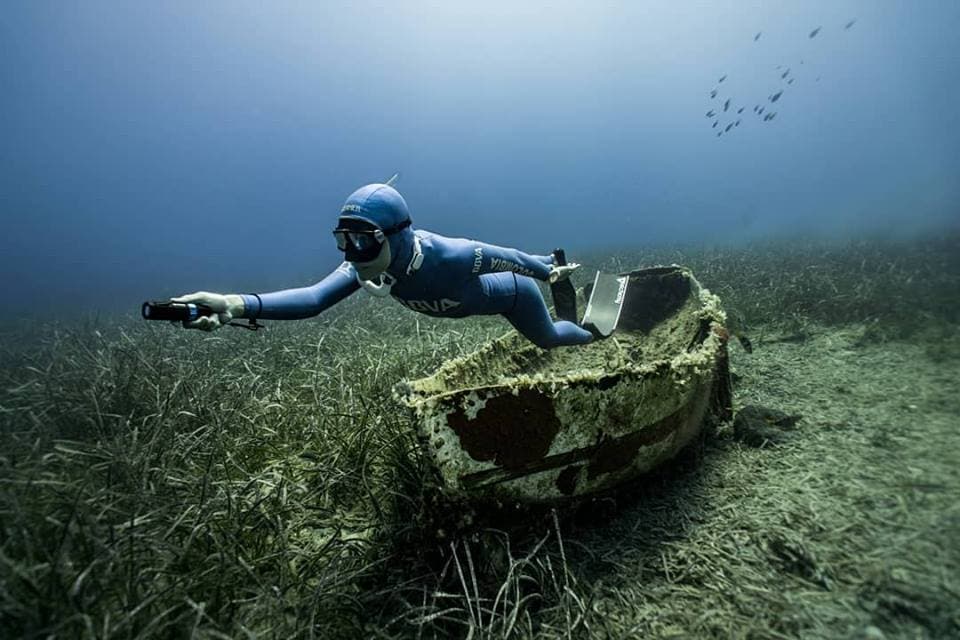 Pero el éxito de Sofía va mucho más allá de enfrentarse a las profundidades del mar con semejante desparpajo, sino que en las redes sociales es una fuente de inspiración y alegría.