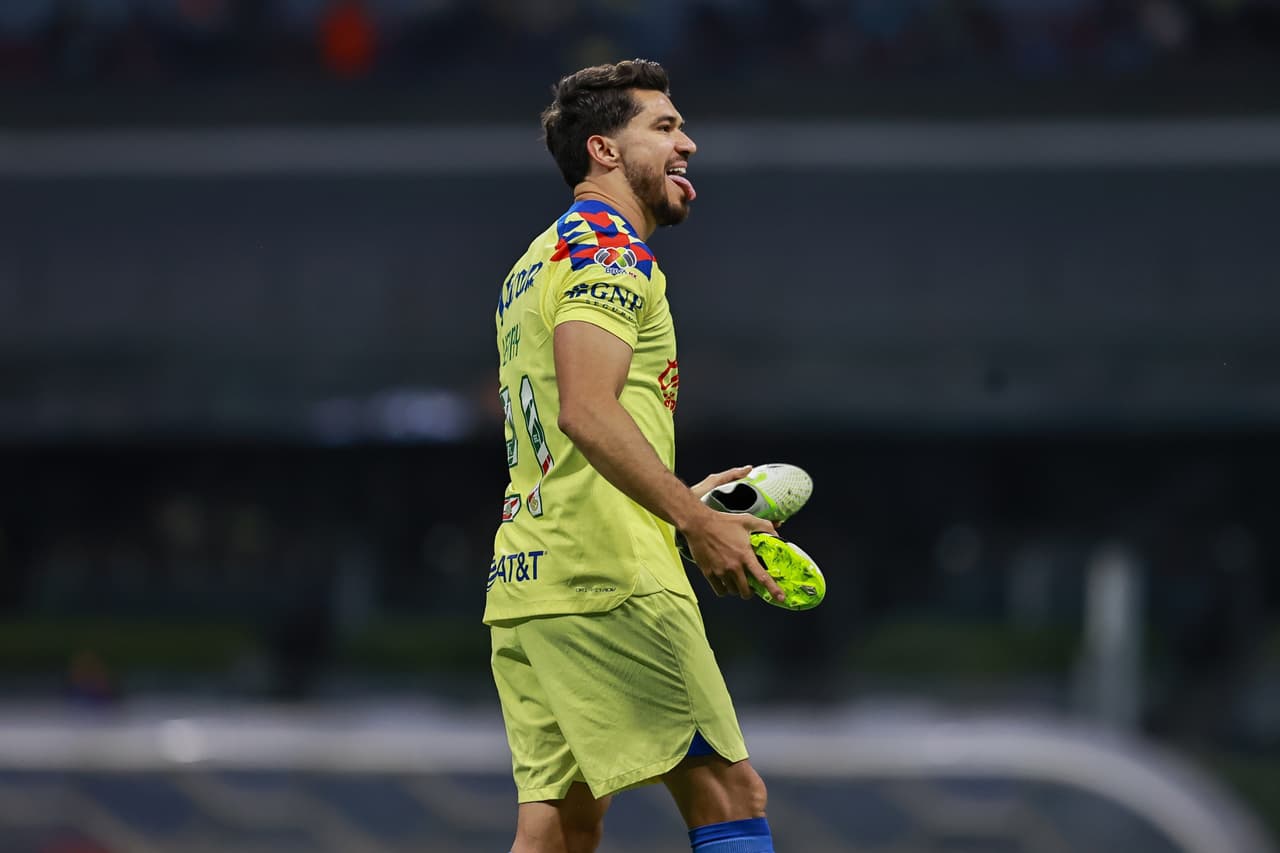 América la mandó a la red a los 9 minutos en disparo de Henry Martín, aunque fue anulado por falta previa.