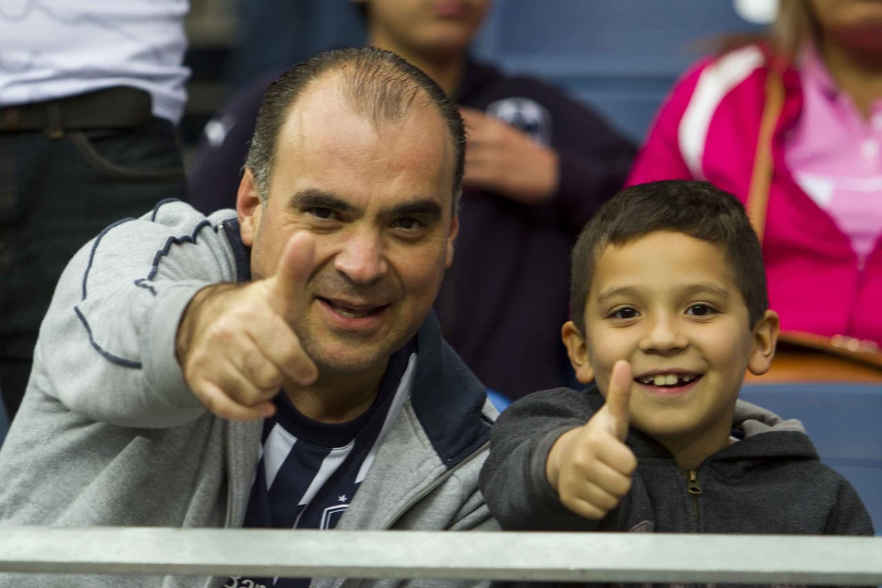 El colorido de la afición en la Jornada 11