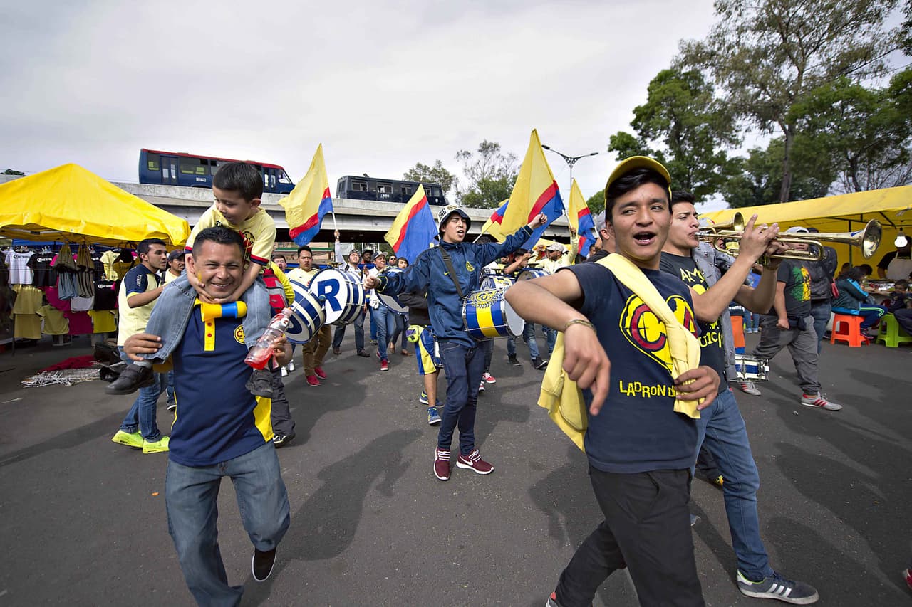 El colorido de la afición en la Jornada 11