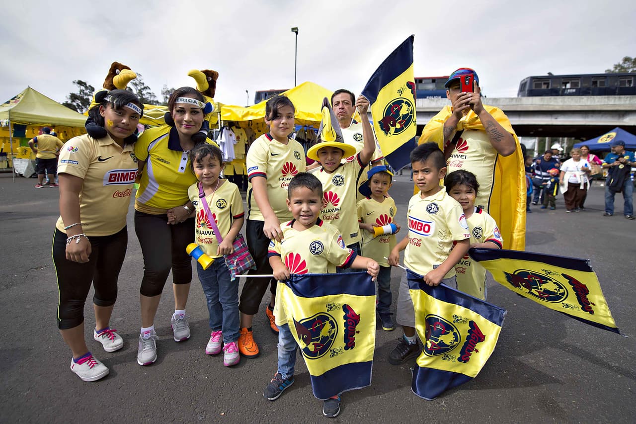 El colorido de la afición en la Jornada 11