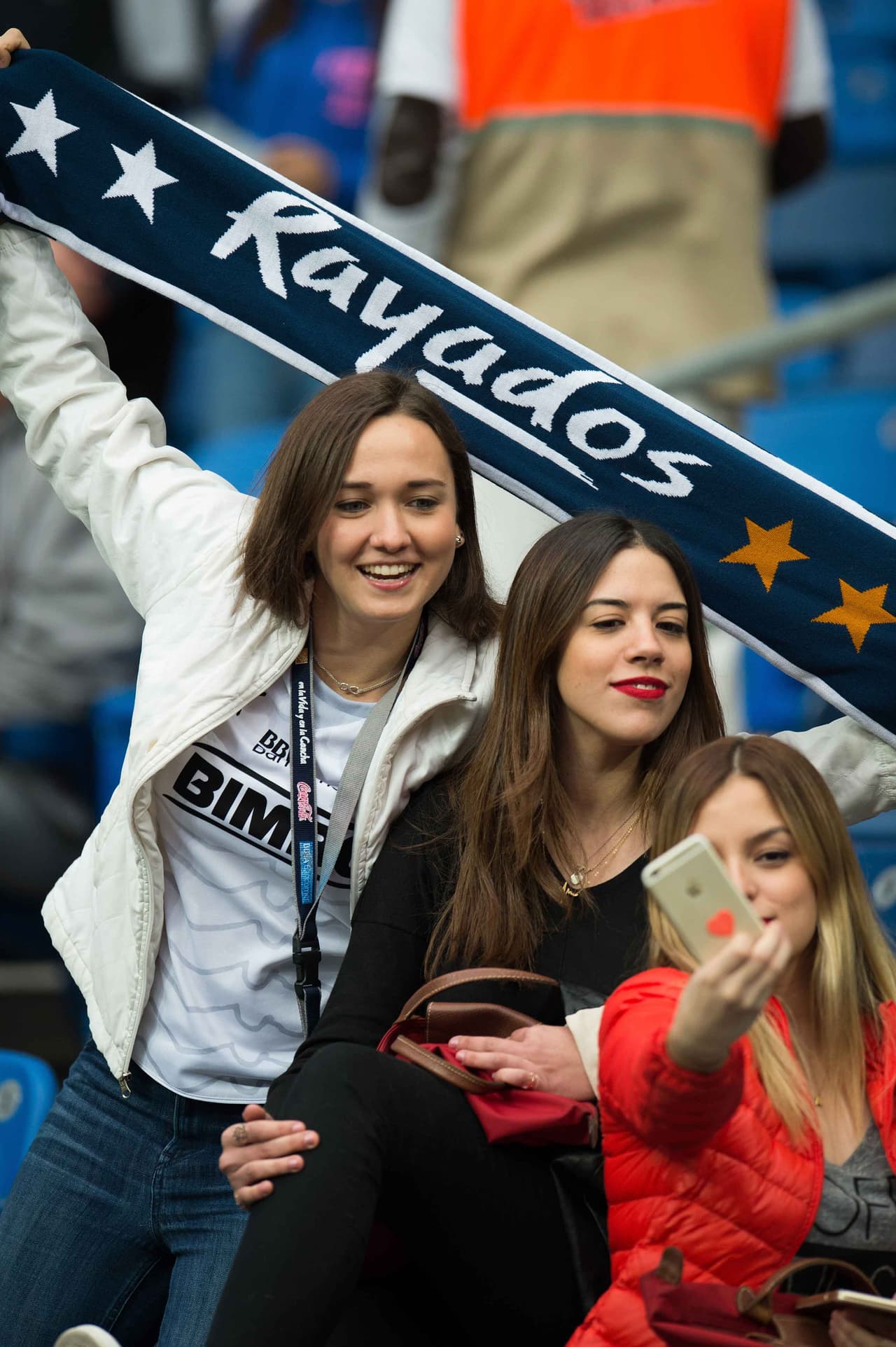 El colorido de la afición en la Jornada 11