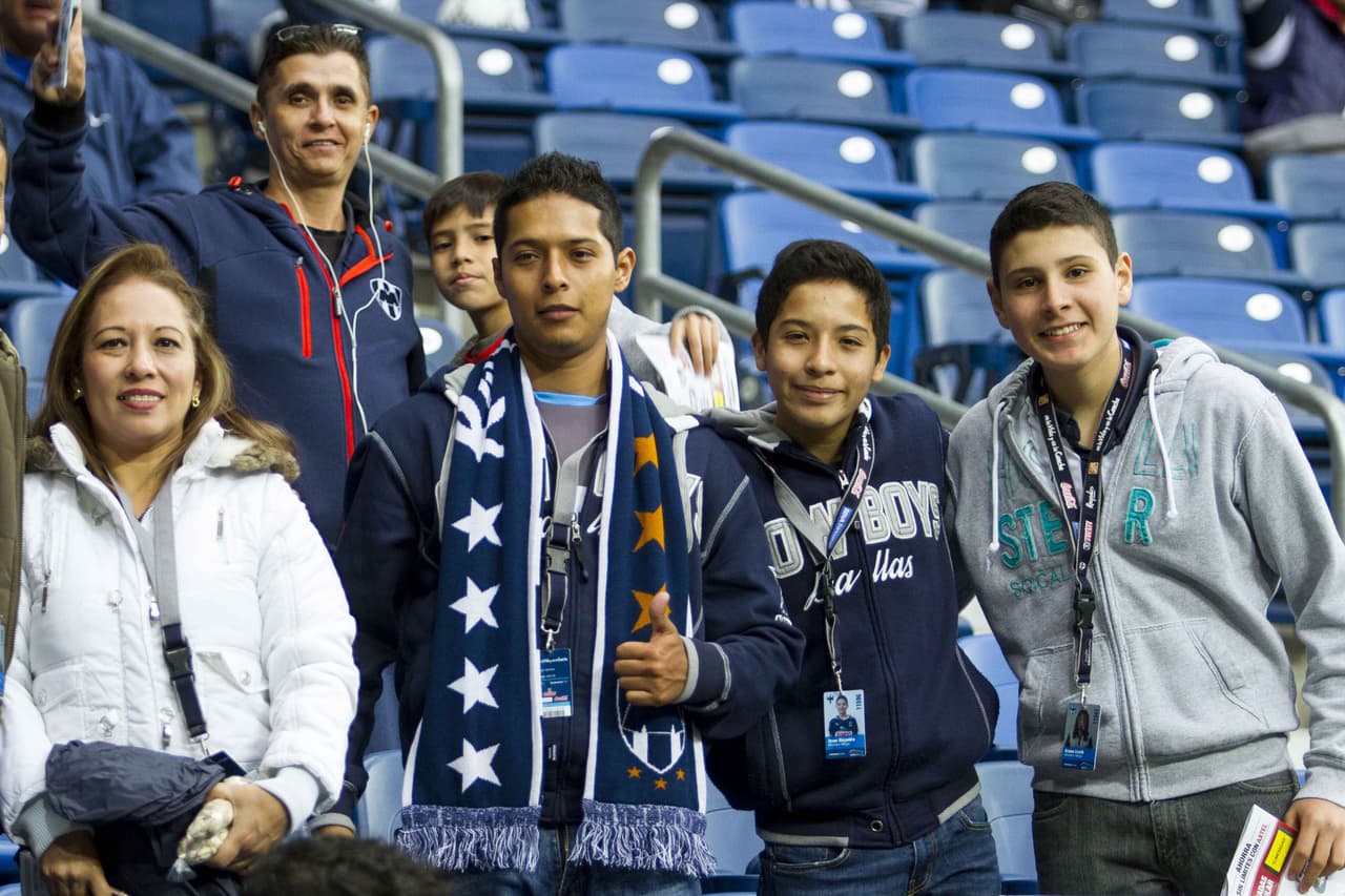 El colorido de la afición en la Jornada 11