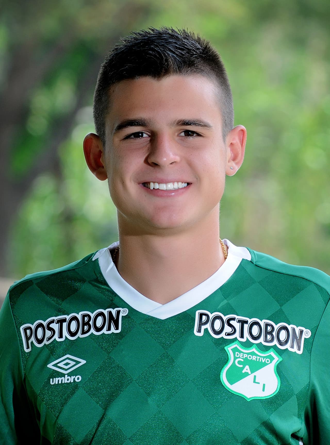 El Deportivo Cali se ha caracterizado por ser una de las mejores canteras del fútbol colombiano y en el 2015, en medio de una crisis económica, el club decidió afrontar la Liga con un gran número de juveniles.