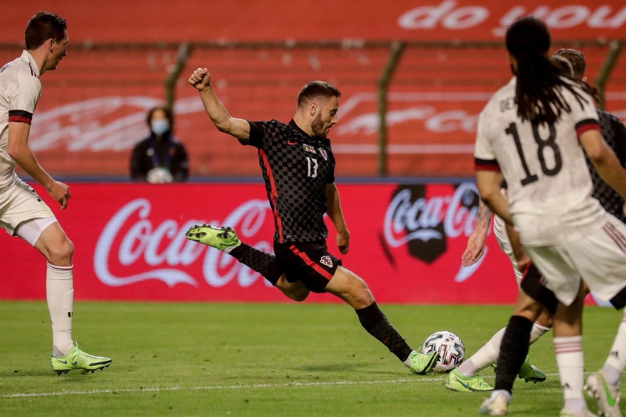 Bélgica derrota por la mínima a Croacia durante el último partido amistoso internacional previo a la Euro 2021. El único tanto de la tarde cayó por parte de Romelu Lukakú a los 38 minutos del encuentro. El sábado 12, los belgas abrirán contra Rusia, mientras que los croatas enfrentarán a Inglaterra el domingo 13 de junio.