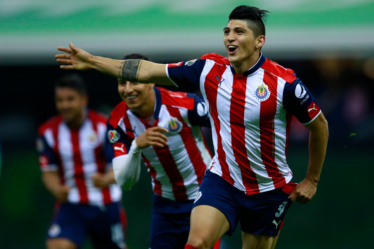 Chivas de Guadalajara ha tenido su atuendo rayado rojiblanco durante sus 111 años de historia, siendo uno de los equipos más tradicionales de México.