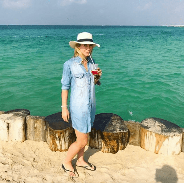 Anouk Hoogendijk acumula más de 100 partidos con la selección de Holanda, jugando Mundial y Eurocopa. En su carrera jugó para Utrecht, Bristol Academy (Inglaterra), Arsenal (Inglaterra) y Ajax, su reciente club. Además de su notable rendimiento donde ha jugado, esta jugadora llama la atención por su belleza.