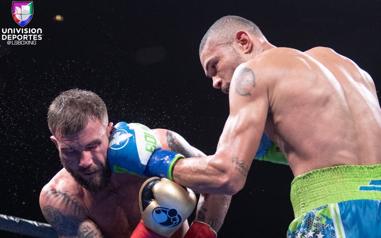 En una pelea emocionante, Caleb Plant logró despojar a José Uzcátegui de su cetro supermedio de la FIB en Los Ángeles tras noquear en dos ocasiones al entonces campeón venezolano.