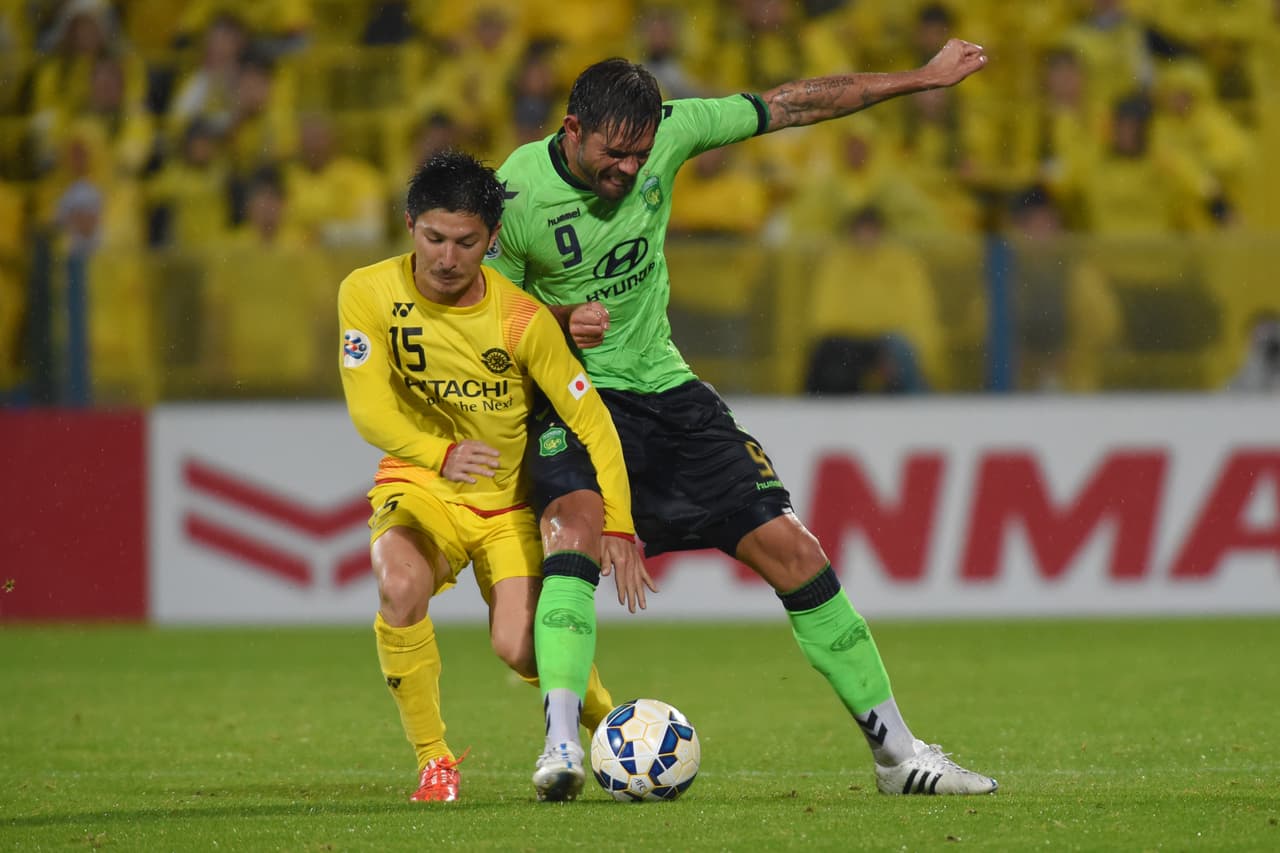 Edu llegó al Jeonbuk en 2015. Este delantero de 35 años hace pesar su experiencia en el ataque y eso lo hace peligroso. Aunque su actual promedio goleador no alarma (apenas registra un tanto) no se puede estar confiado.