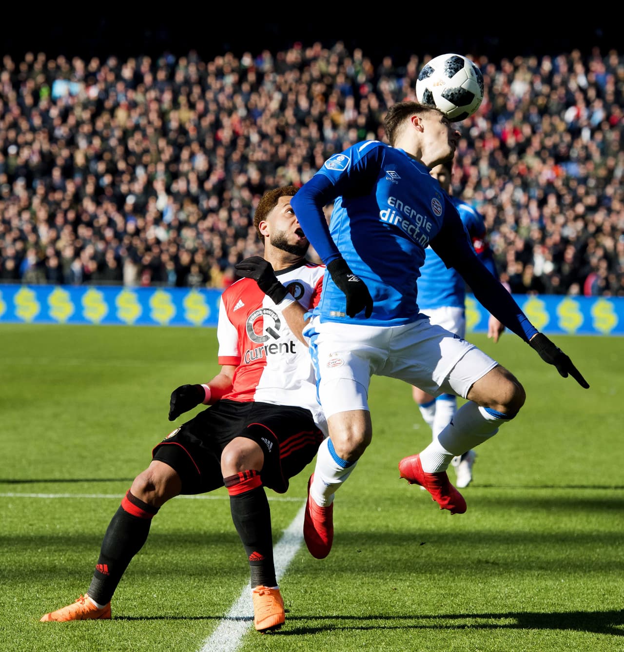 El duelo entre el actual líder y el vigente campeón era uno de los partidos más esperados de la fecha 25 del fútbol holandés.