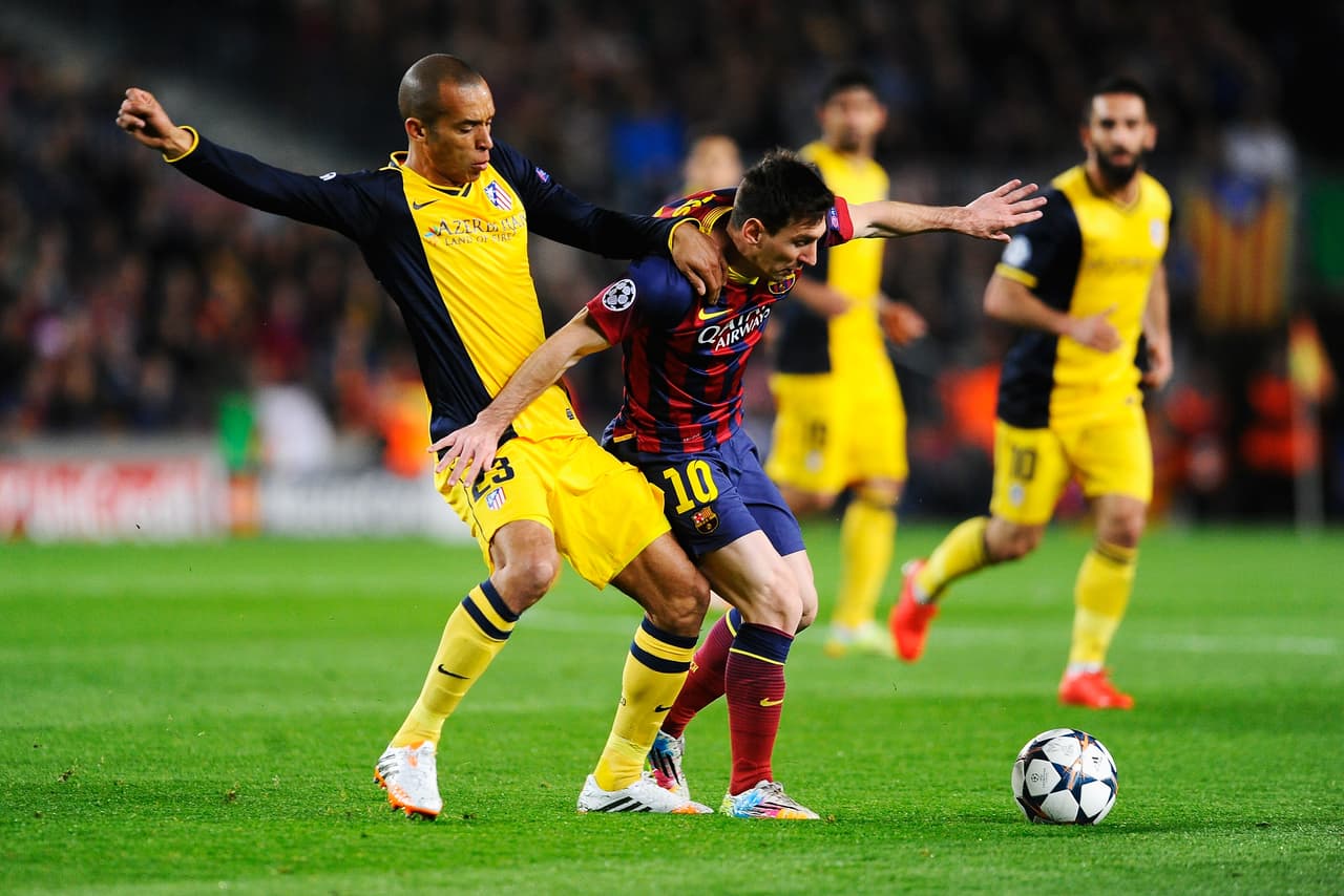 Nuevamente ante el Atlético se lesionó por un hematoma en el bíceps femoral y estuvo una semana fuera.