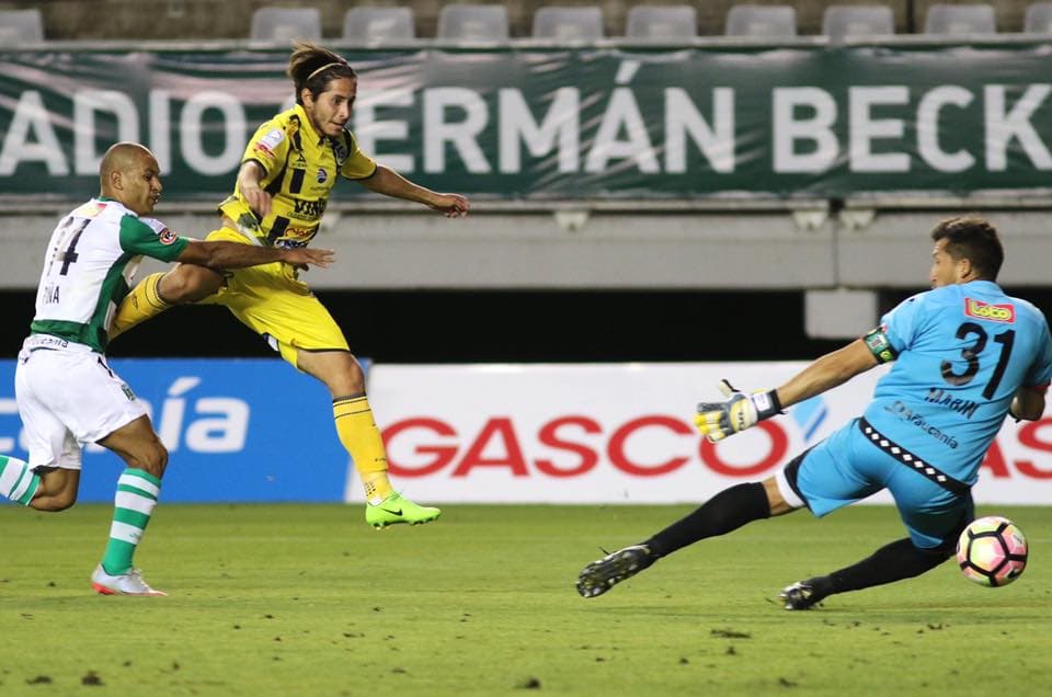 Simón Almirón (Everton de Viña del Mar) - El joven mediocampista, a préstamo en el equipo chileno, anoót uno de los goles en el triunfo por 3-0 sobre Deportes Temuco por la jornada 6 del Clausura.