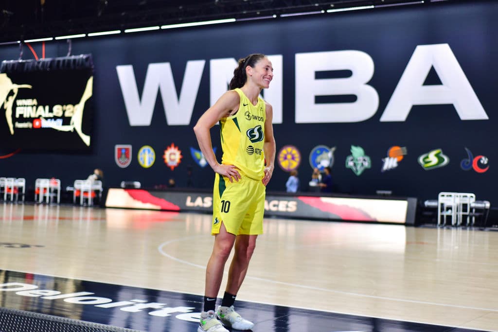 Bird promedió 9.5 puntos y 9.2 asistencias en juegos de postemporada. Tuvo 16 asistencias en el juego 1 de las Finales de la WNBA, un récord general