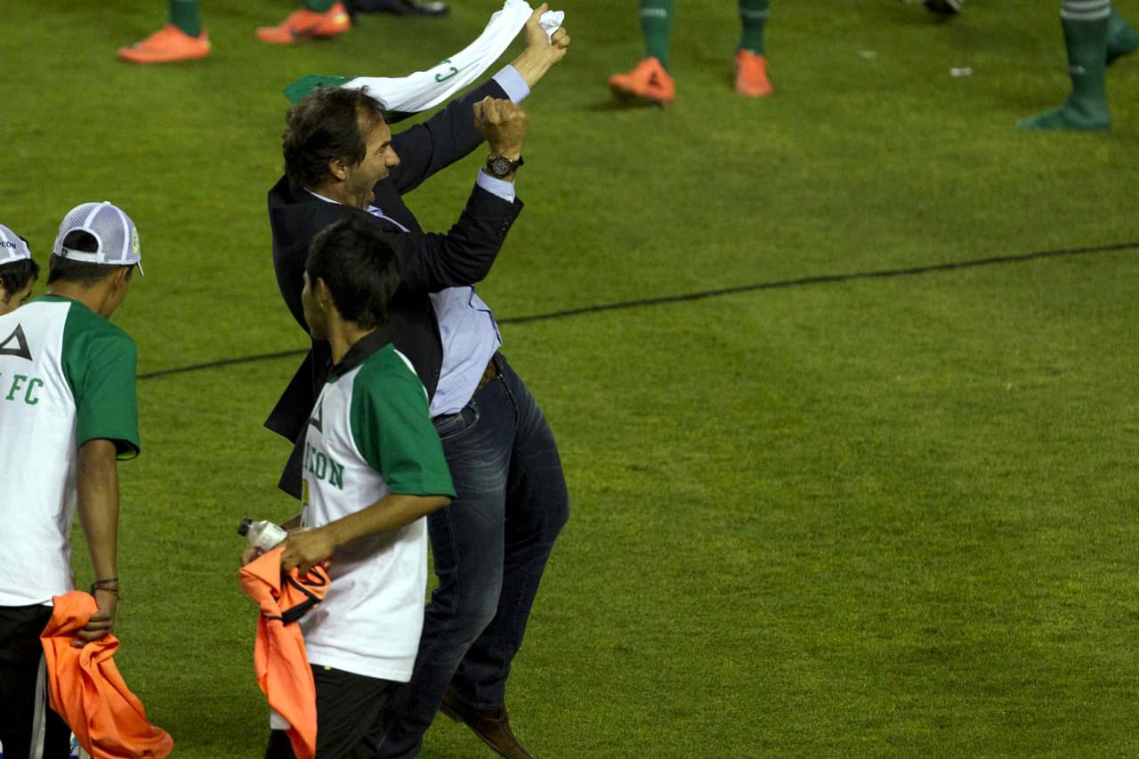 Festejo eufórico tras ganar el Clausura 2012 del Ascenso MX con el León, venció a los Lobos Buap.