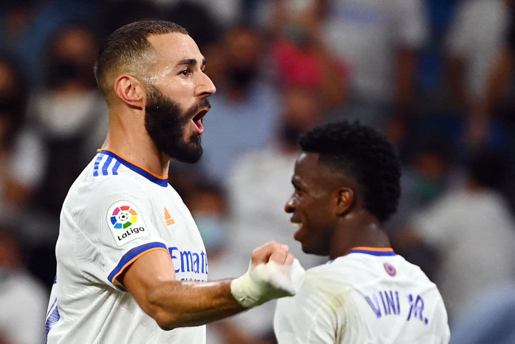 Real Madrid supera por mucho al Celta de Vigo tras goleada de 5-2, durante la cuarta fecha de La Liga. Karim Benzema está intratable, pues hizo tres anotaciones, una de ellas fue penal, Vinicius Jr (54') y Camavinga (72') sumaron goles para la victoria merengue. Santi Mina y Franco Cervi anotaron para los visitantes.