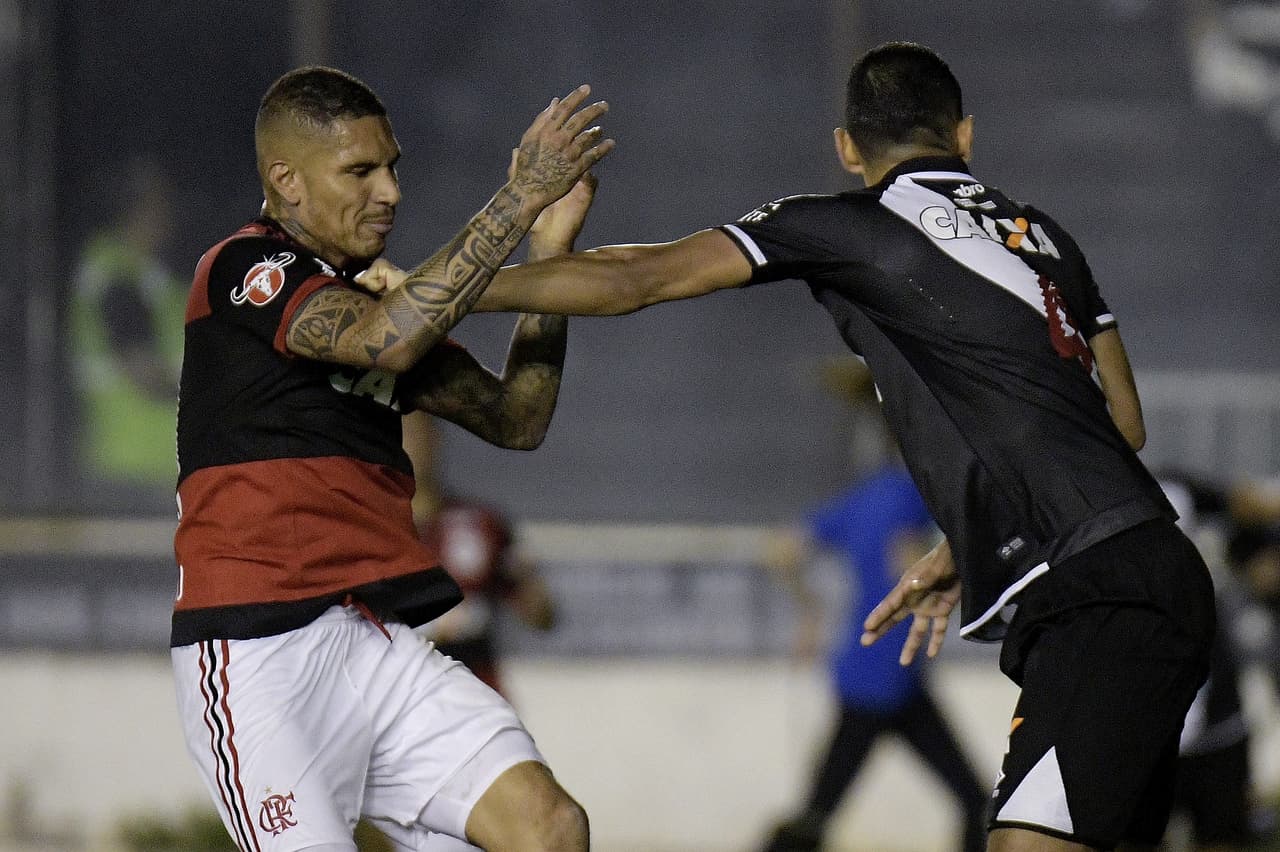 El partido estuvo marcado por jugadas ríspidas y encontronazos, como los protagonizados por el peruano Paolo Guerrero.
