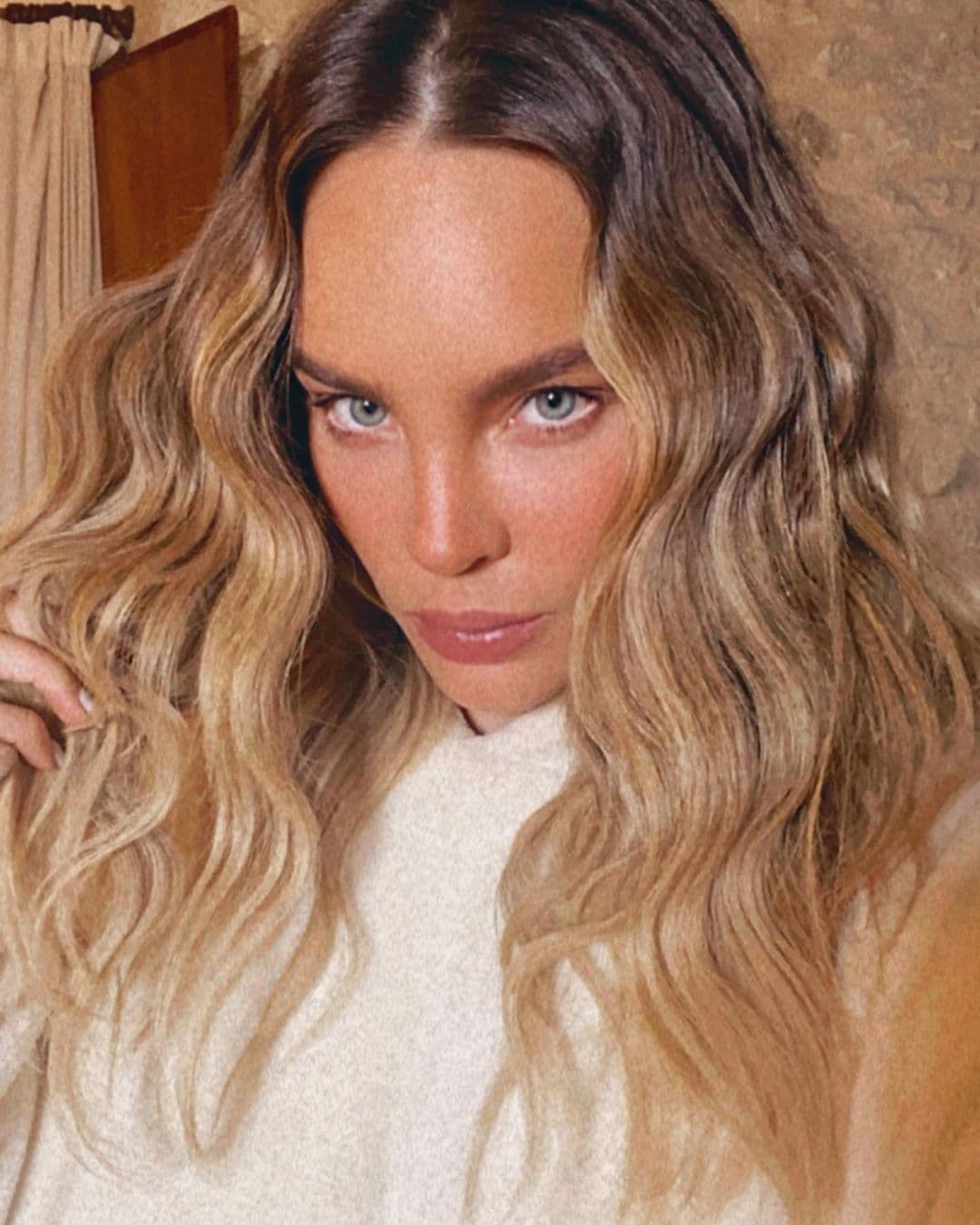 La joyería compartió una foto del momento, un video de la preciosa joya y una imagen.