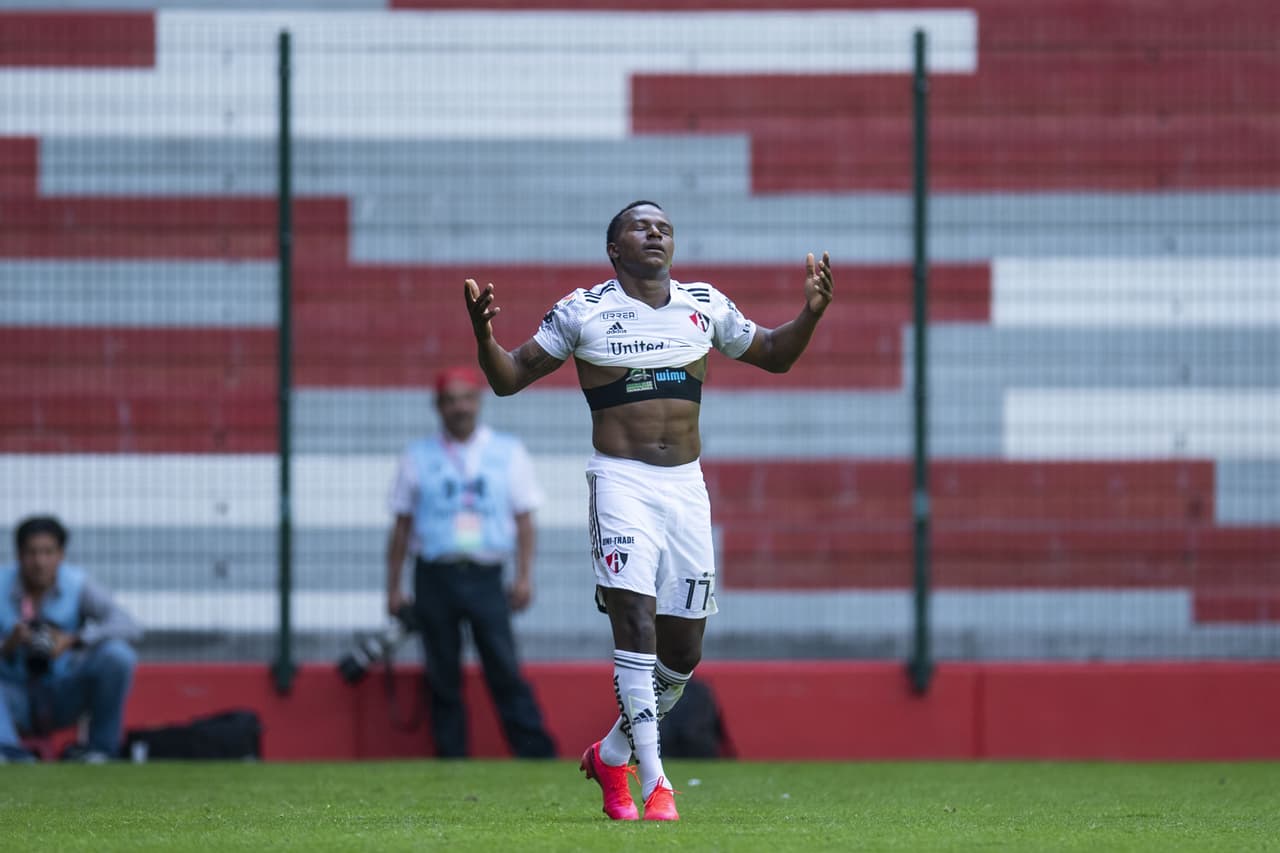 <b>Toluca 2-3 Atlas</b> | Mauricio Cuero fue el hombre del partido tras anotar el 3-2 sobre los minutos finales para darle la victoria a los Rojinegros en territorio mexiquense.