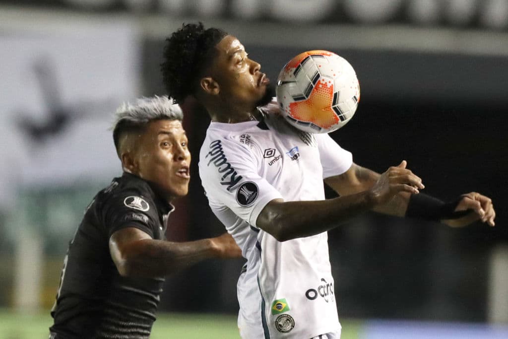 En un duelo lleno de tarjetas rojas, Santos consigue ganar 0-1 como visitante en la vuelta y conigue su pase a semifinales.