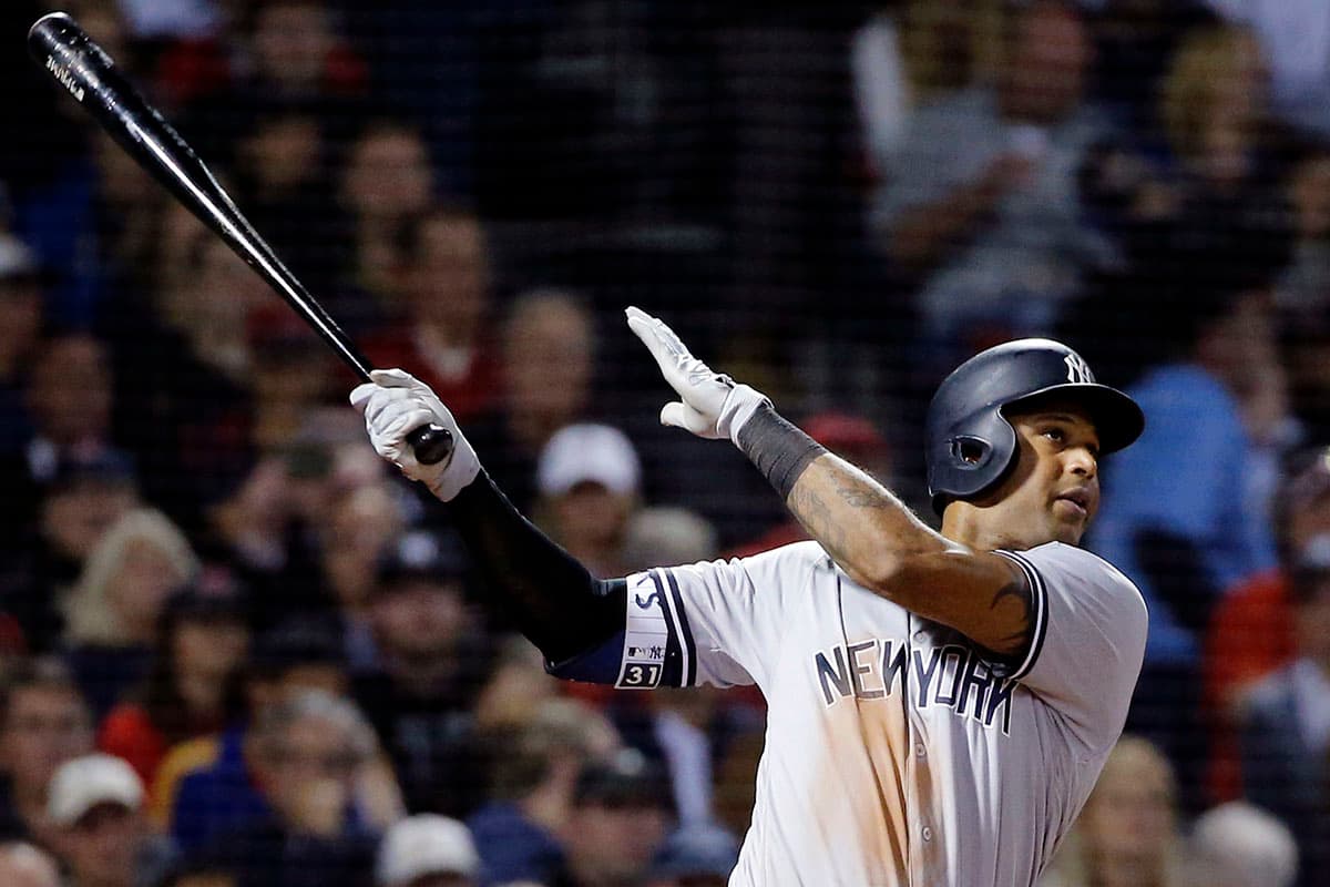 Aaron Hicks hizo otro vuelacercas en la cuarta entrada para los Yankees, remolcando dos corredores hacia home.