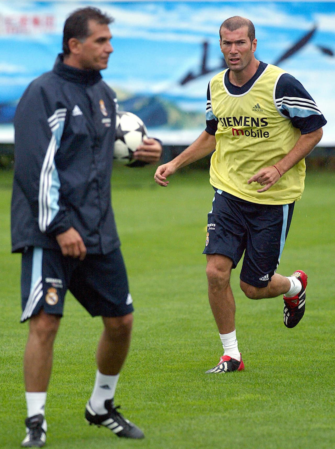 El Real Madrid inició bien la 2002-2003 con Queiroz, pues 'Los Galácticos' pulverizaban a todos.