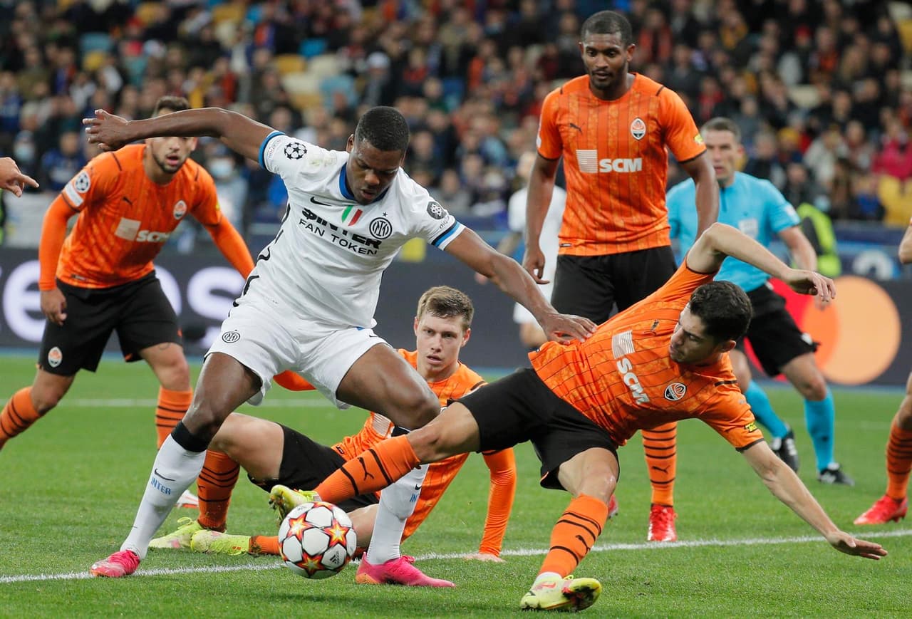 Inter de Milán y Shakhtar Donetsk no se hacen daño durante la Fase de Grupos en la UEFA Champions League. La escuadra ucraniania tuvo más peso durante el encuentro, sin embargo la visita tuvo más oportunidades en los últimos minutos del encuentro y ambos suman un punto.