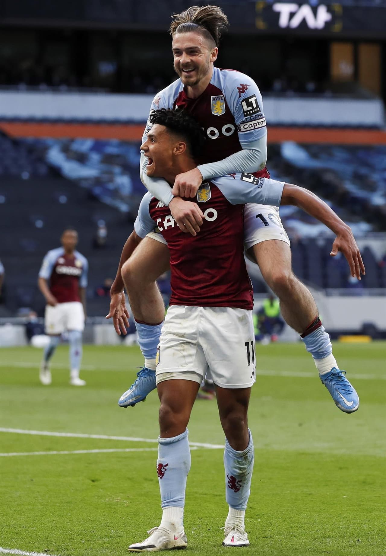 Tottenham es derrotado en casa ante el Aston Villa y sus posibilidades de calificaciones a puestos europeos son complicadas. Bergwin abrió el marcador para los Spurs, pero Reguilón y Watkins remontaron y se llevaron la victoria. Harry Kane se despidió emotivamente de la aficion.