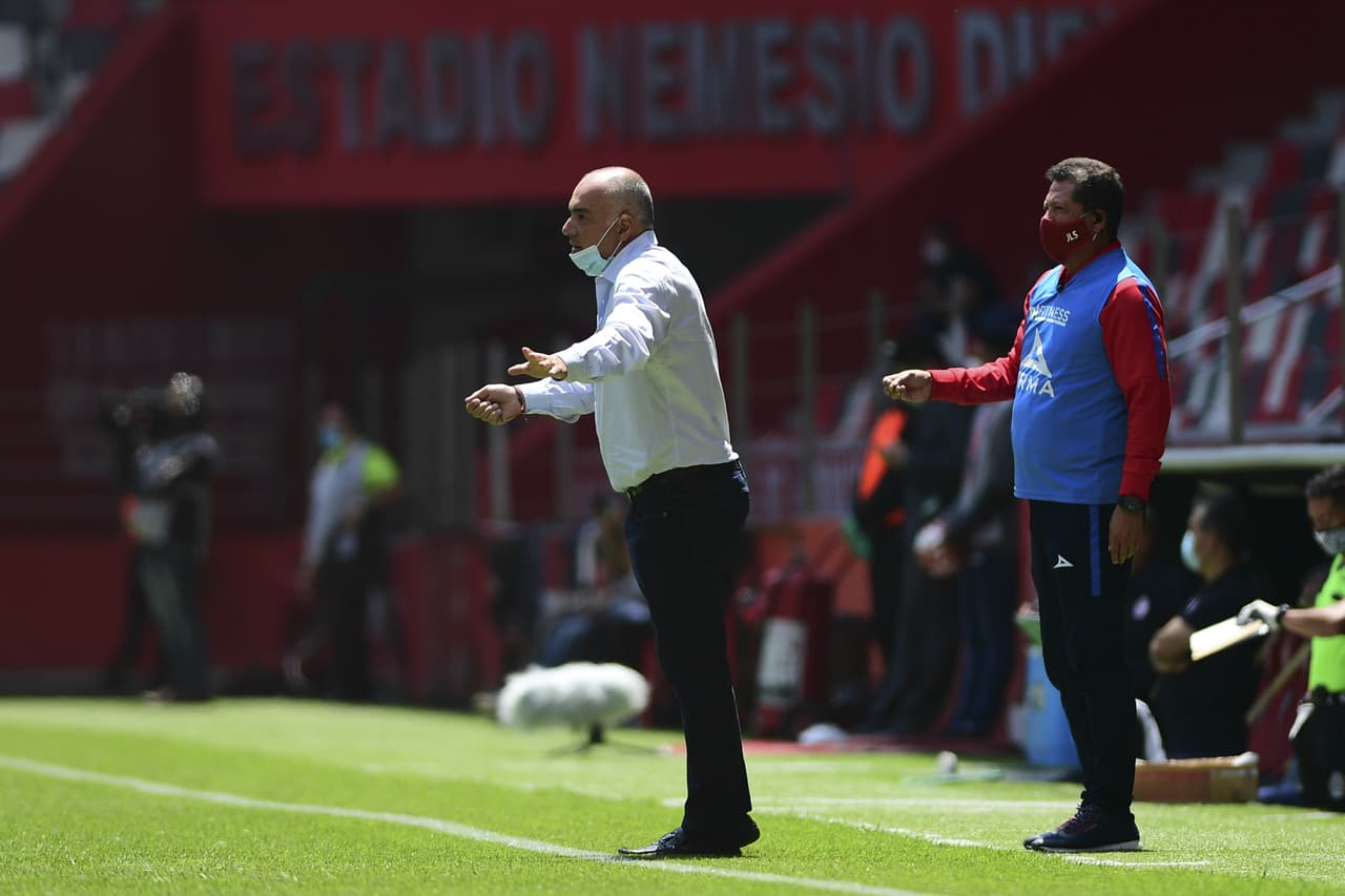 Memo Vázquez es autocrítico: “Estamos flojos en la defensa”